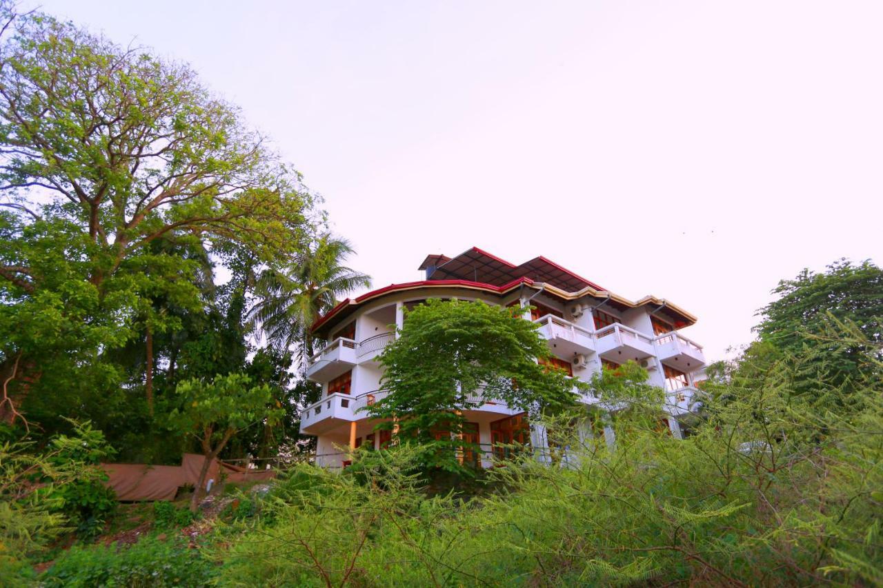 Hotel Mahaweli Spring Sirimalwatta Exterior photo